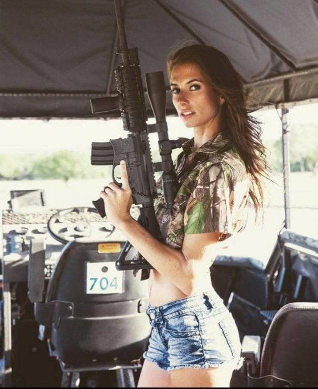 Girls With Guns (58 pics)