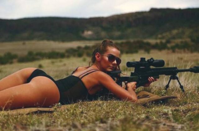 Girls With Guns (58 pics)
