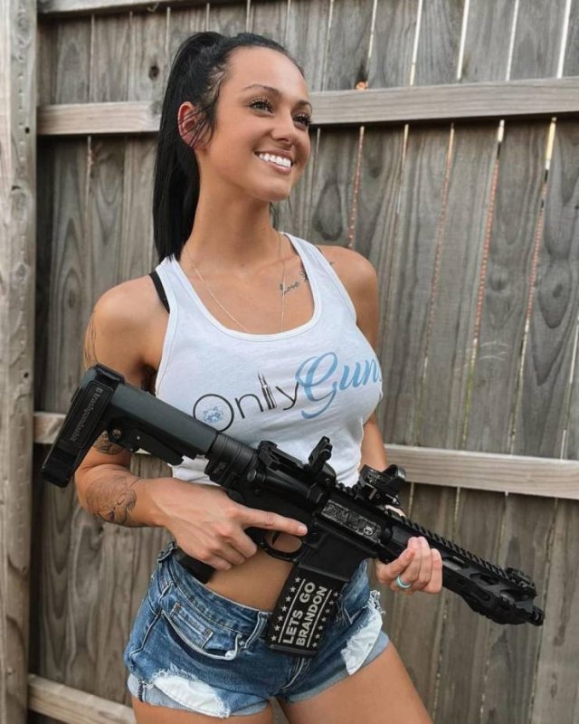 Girls With Guns (58 pics)