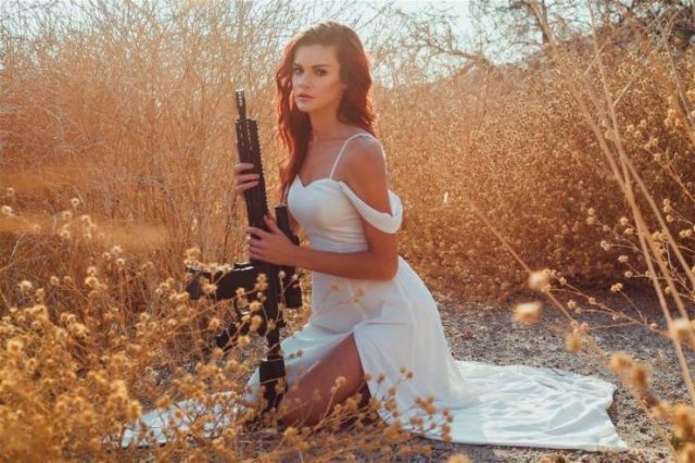 Girls With Guns (58 pics)