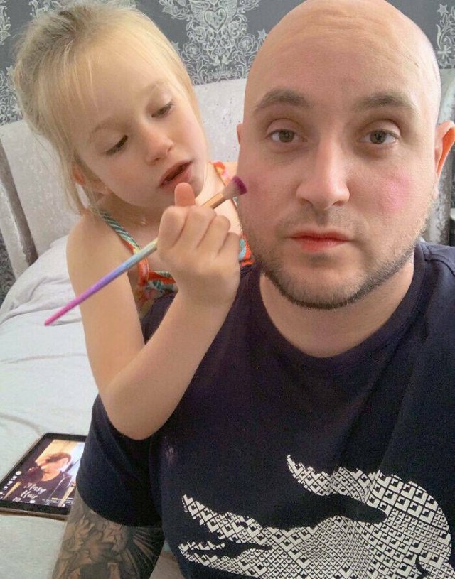 When Children Are Left With Their Fathers (24 pics) When Children Are Left With Their Fathers (24 pics)
