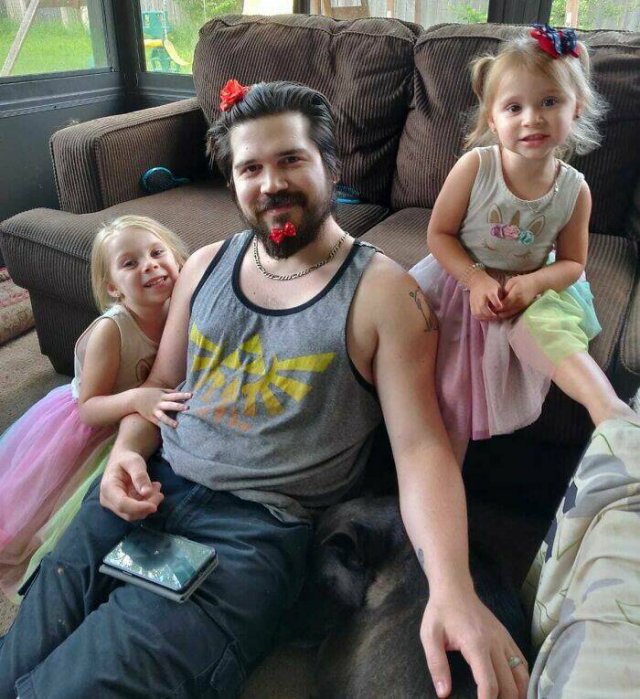 When Children Are Left With Their Fathers (24 pics) When Children Are Left With Their Fathers (24 pics)