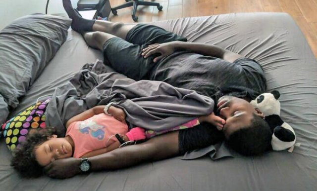 When Children Are Left With Their Fathers (24 pics)