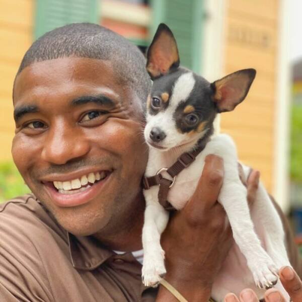 The Postman Who Loves Dogs Very Much (25 pics)