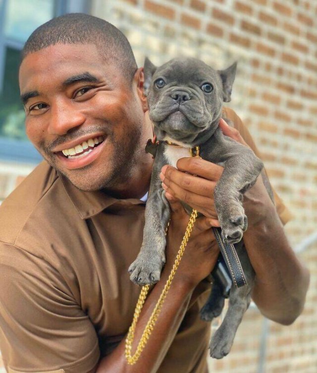 The Postman Who Loves Dogs Very Much (25 pics)