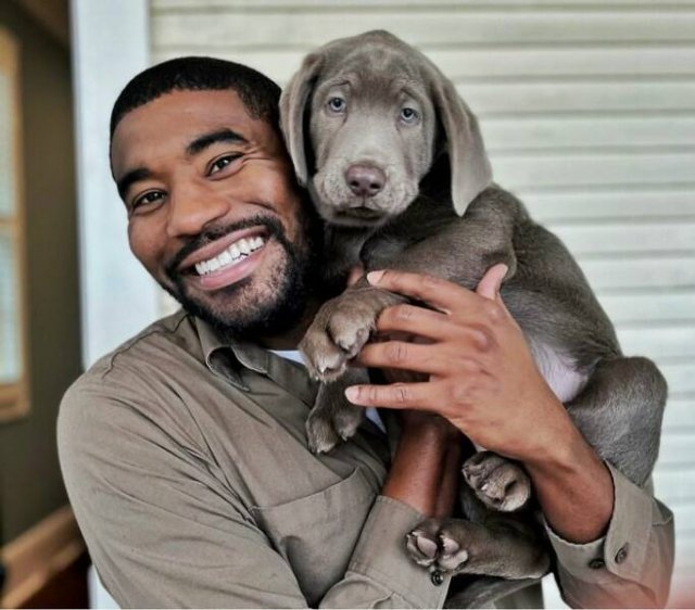 The Postman Who Loves Dogs Very Much (25 pics)