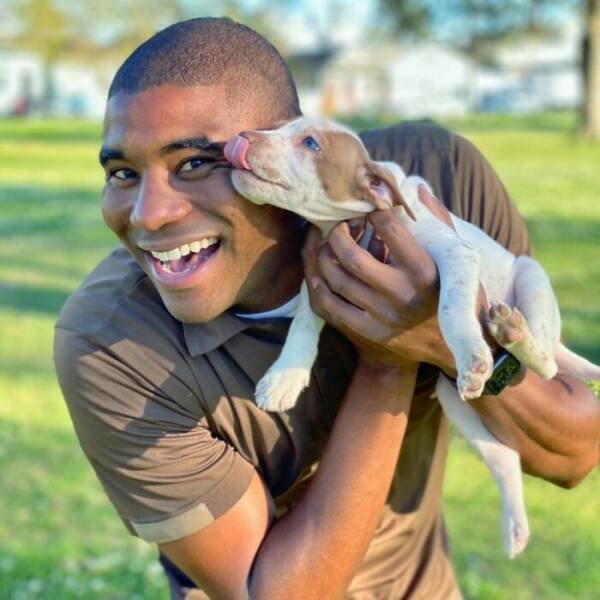 The Postman Who Loves Dogs Very Much (25 pics)