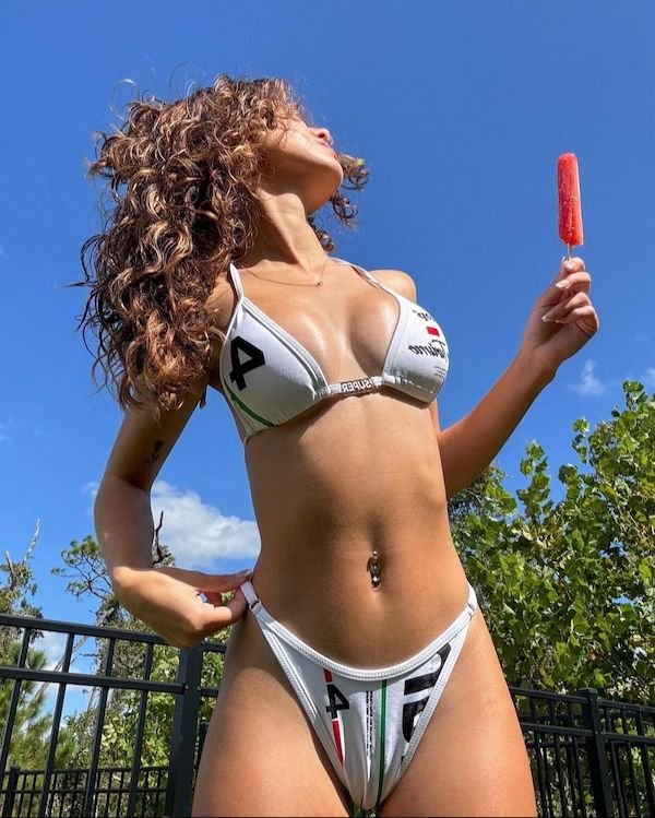 Bikini Girls (30 pics)