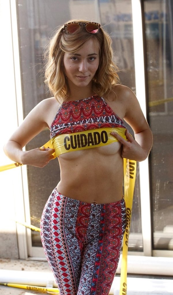 Braless Girls (35 pics)