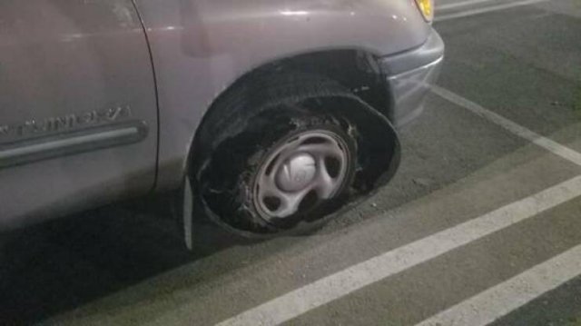 Odd Car Crashes (24 pics)