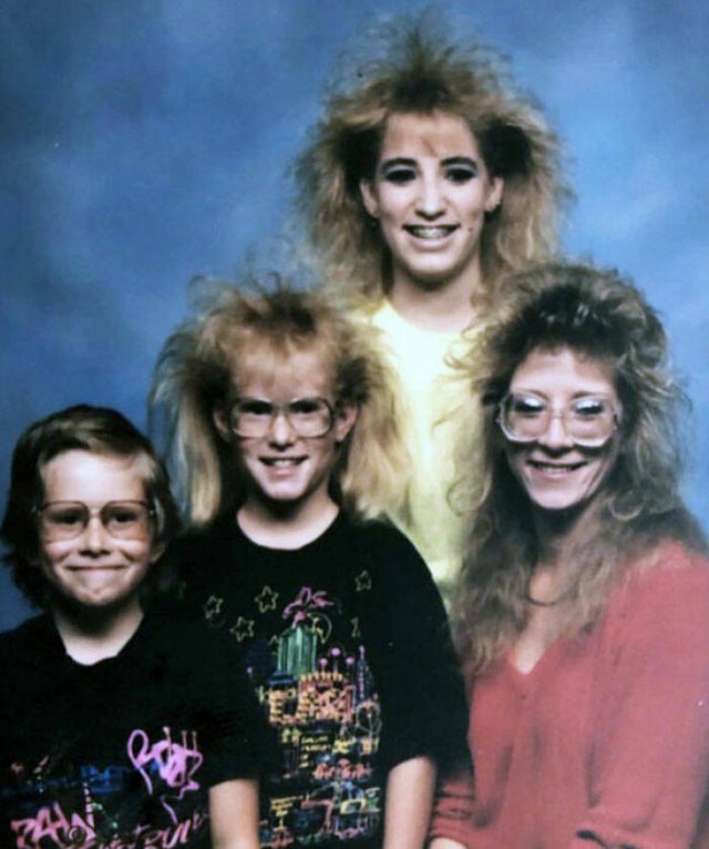 Awkward And Funny Family Photos (24 pics)