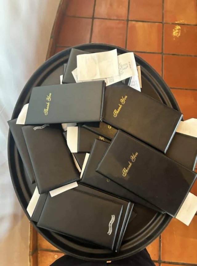 The Downside Of Working In Restaurants (26 pics) The Downside Of Working In Restaurants (26 pics)
