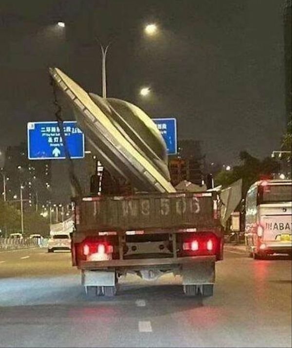 What Is Going On Here? (41 pics)