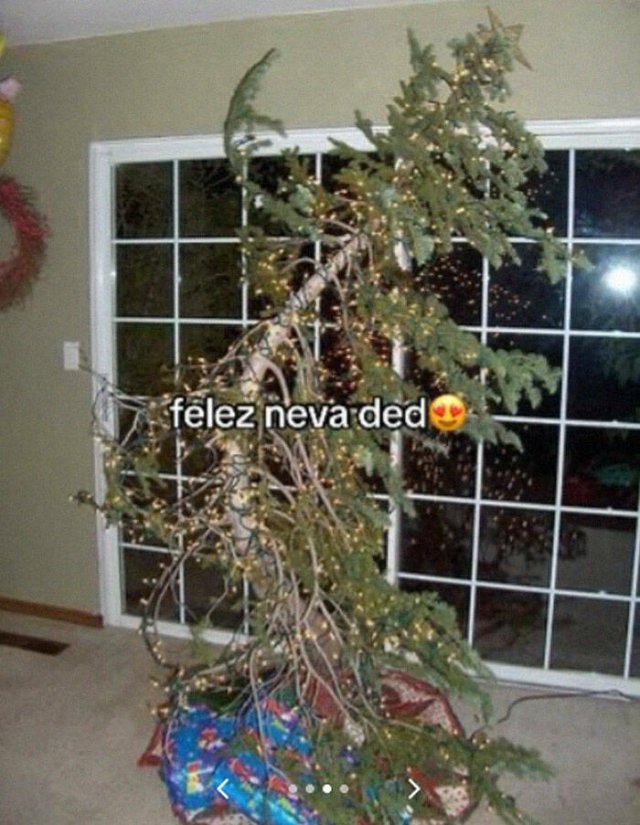 Failed Christmas Decorations (27 pics)