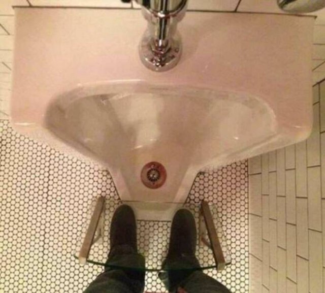 Strange Restrooms (15 pics)