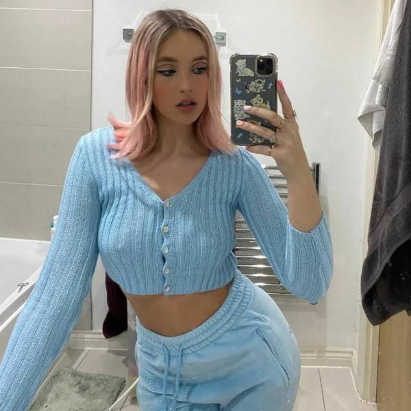 Selfie Girls (48 pics)
