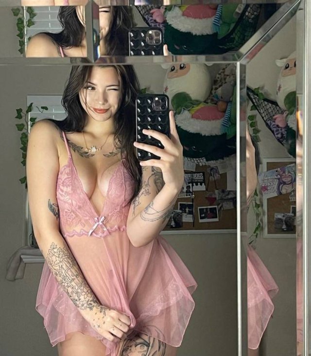 Selfie Girls (48 pics)