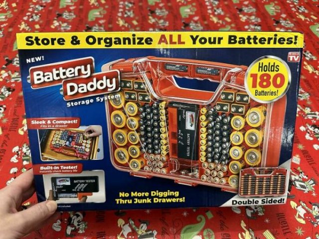 Strange Holiday Surprises (23 pics)