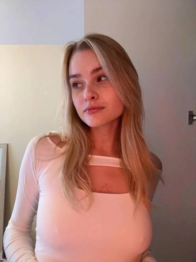 Braless Girls (46 pics)