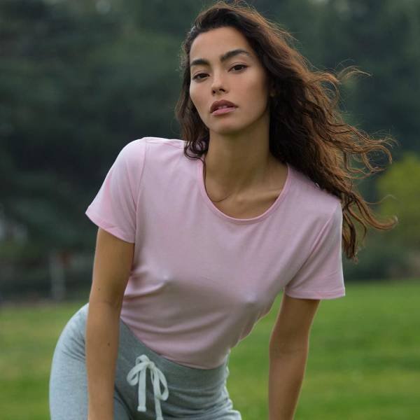 Braless Girls (46 pics)