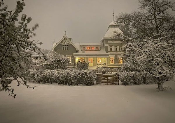 Beautiful And Unusual Vintage Houses (23 pics)