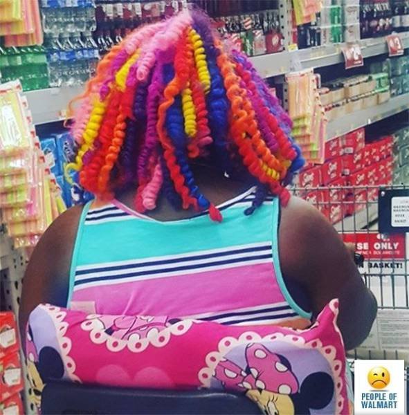 Odd People In Stores (41 pics)