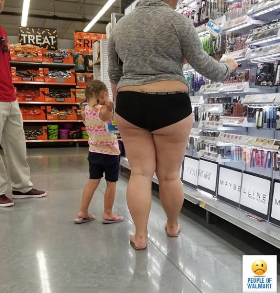 Odd People In Stores (41 pics)