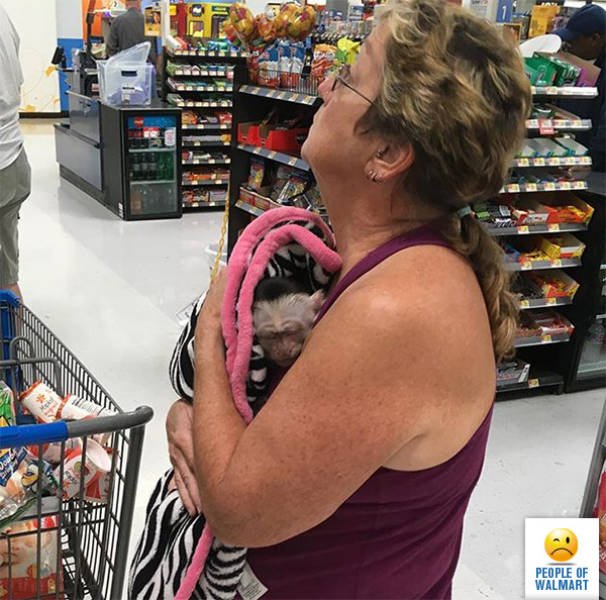 Odd People In Stores (41 pics)