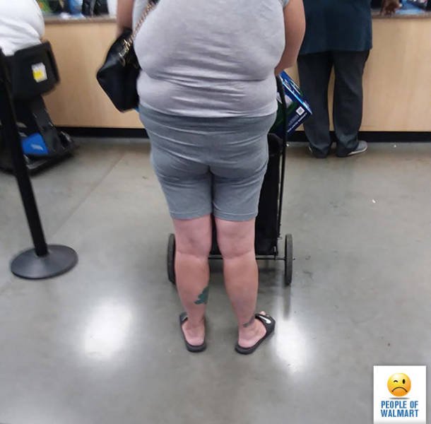 Odd People In Stores (41 pics)