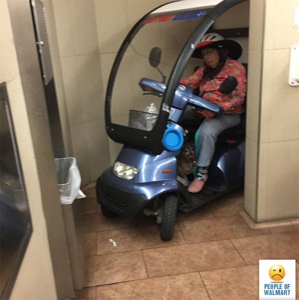 Odd People In Stores (41 pics)