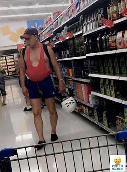 Odd People In Stores (41 pics)