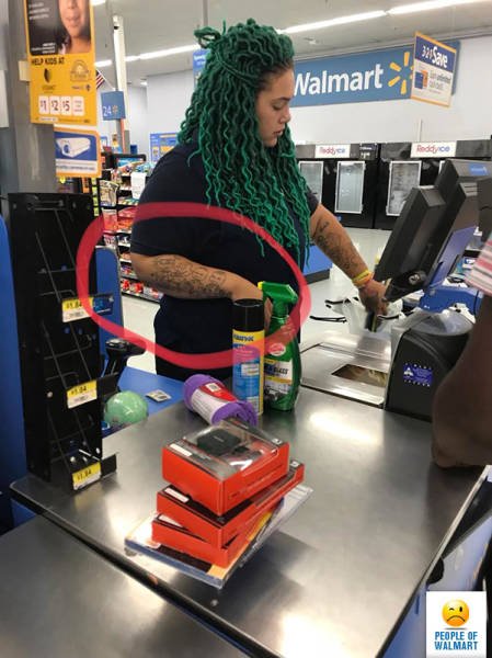 Odd People In Stores (41 pics)