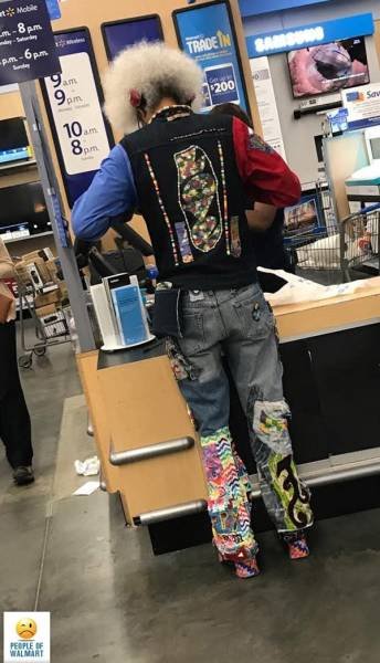 Odd People In Stores (41 pics)