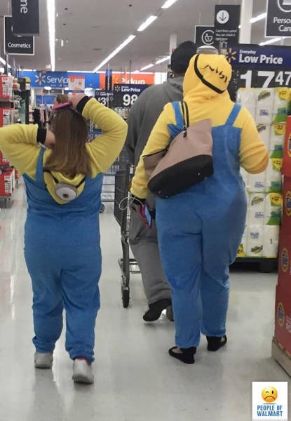 Odd People In Stores (41 pics)