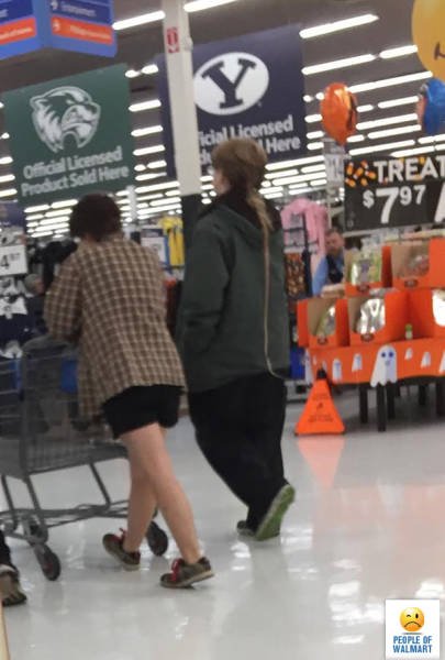 Odd People In Stores (41 pics)
