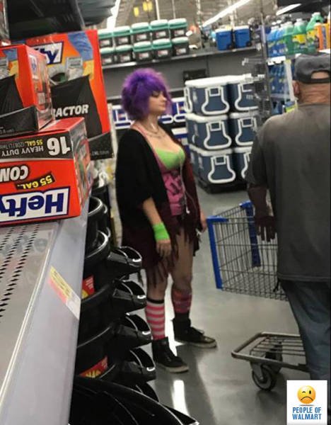 Odd People In Stores (41 pics)
