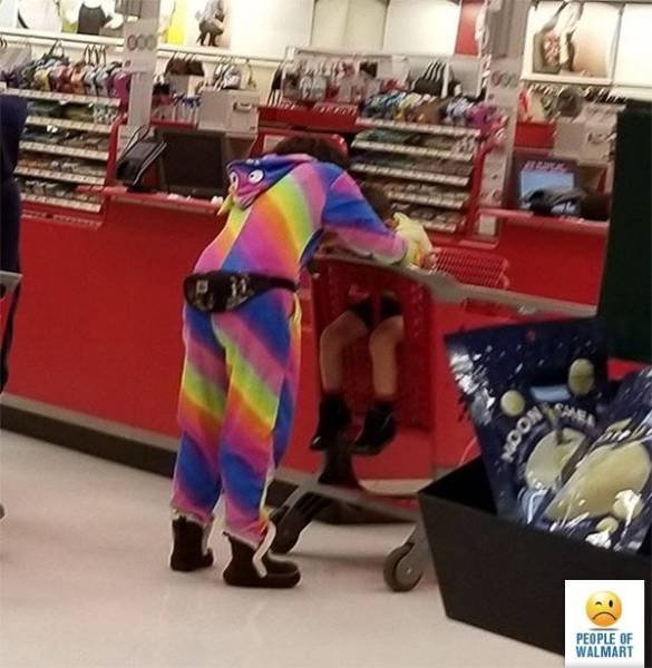 Odd People In Stores (41 pics)