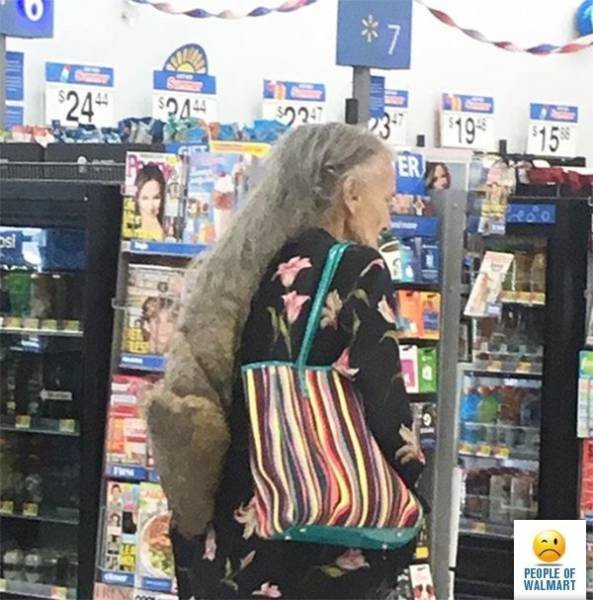 Odd People In Stores (41 pics)