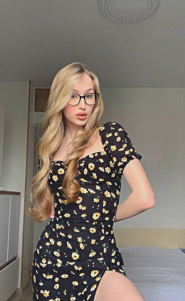 Girls In Sundress (37 pics)