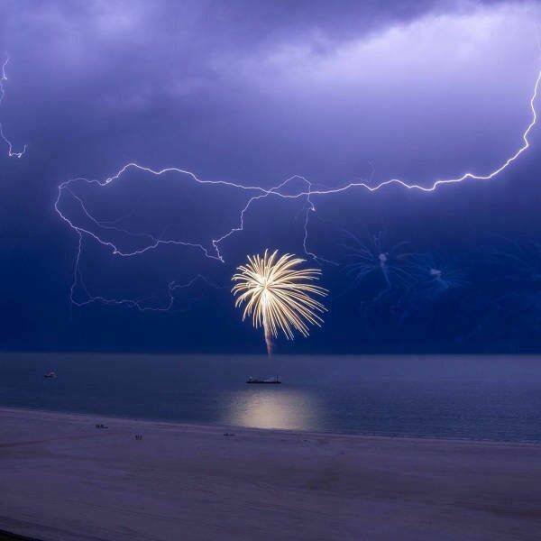 Right Moment (17 pics)