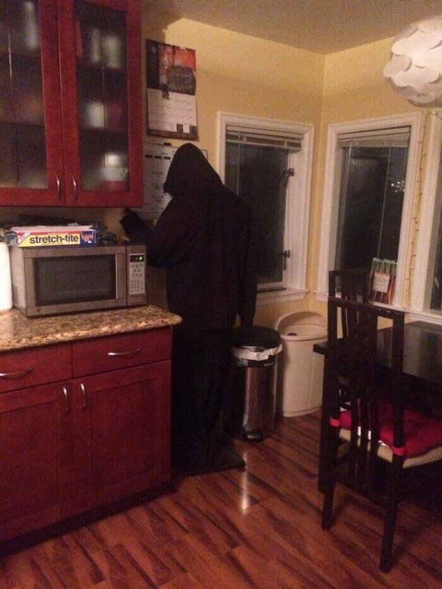 Funny Stories About Living With Neighbors (21 pics)