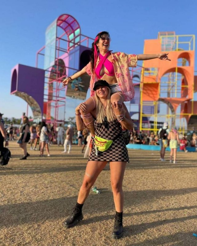 Girls At Music Festivals (38 pics)