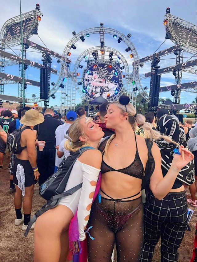 Girls At Music Festivals (38 pics)