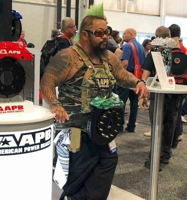 What Happens At Car Shows? (35 pics)