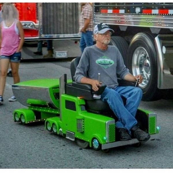 What Happens At Car Shows? (35 pics)
