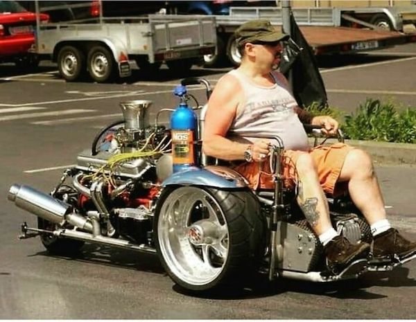 What Happens At Car Shows? (35 pics)
