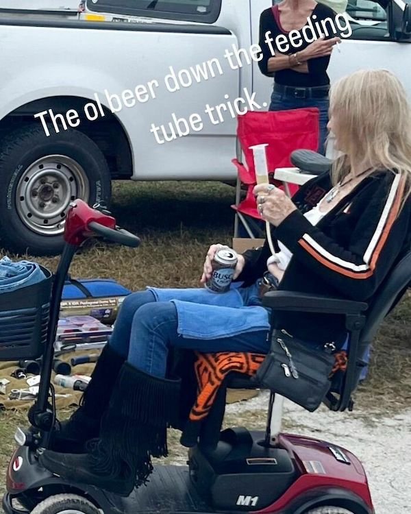 What Happens At Car Shows? (35 pics)