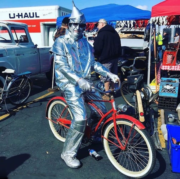 What Happens At Car Shows? (35 pics)