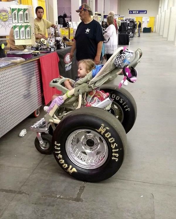 What Happens At Car Shows? (35 pics)