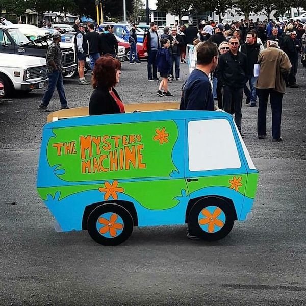 What Happens At Car Shows? (35 pics)